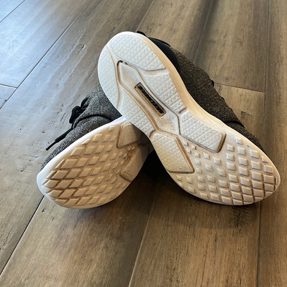 Sketchers women’s sneakers - Picture 3 of 5